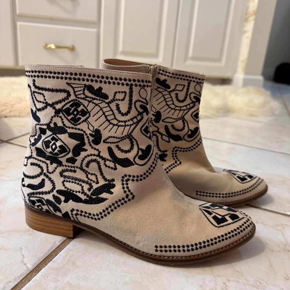 Unbranded Women's Tan and Cream Boots